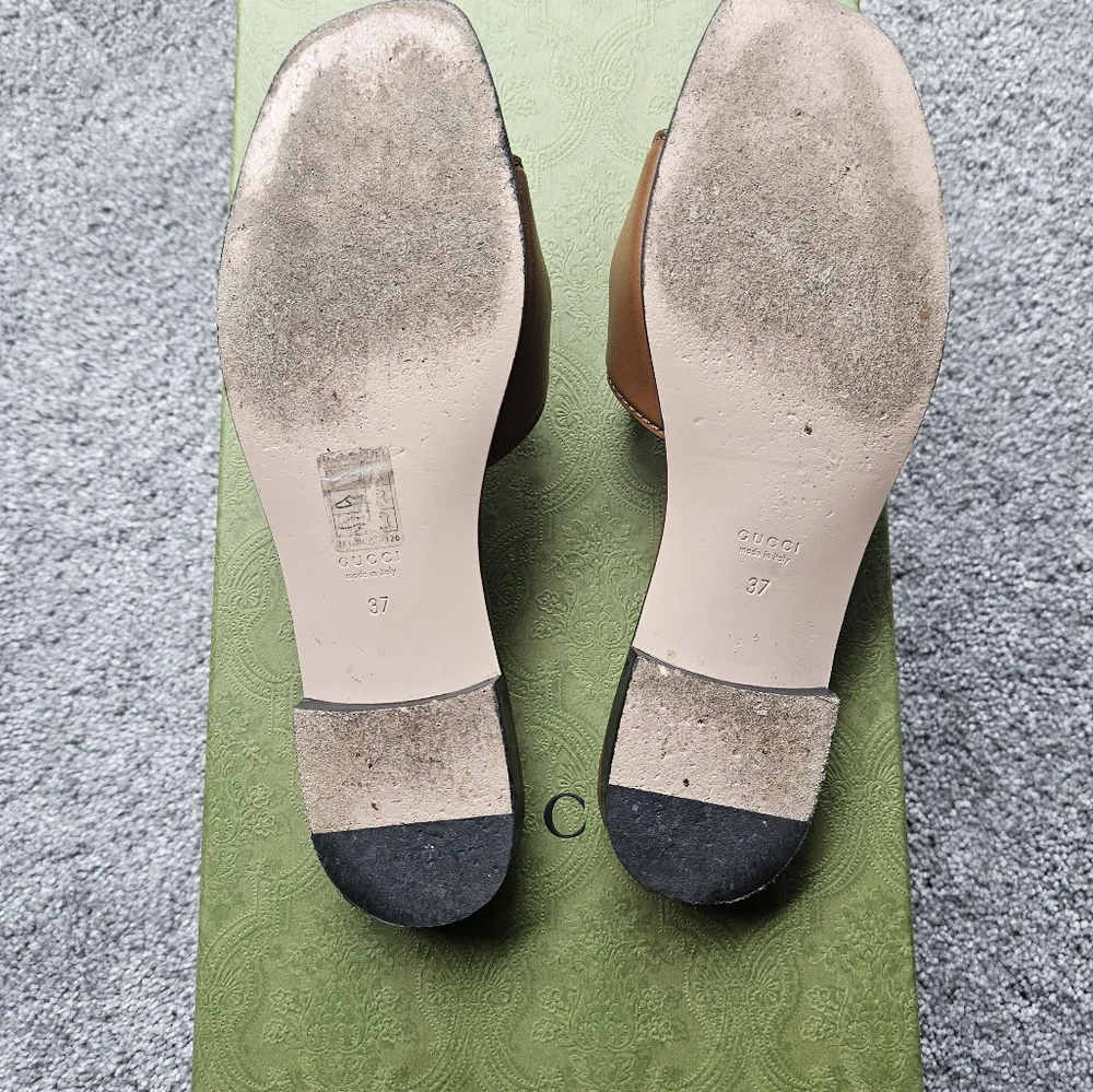 Interlocking G Sandals - Picture 8 of 9